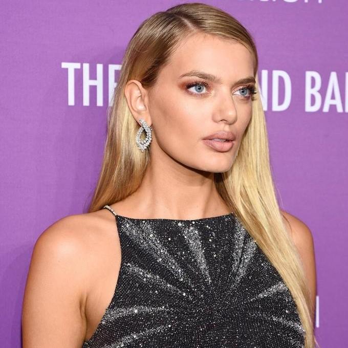 Diamond Earrings worn by Bregje Heinen