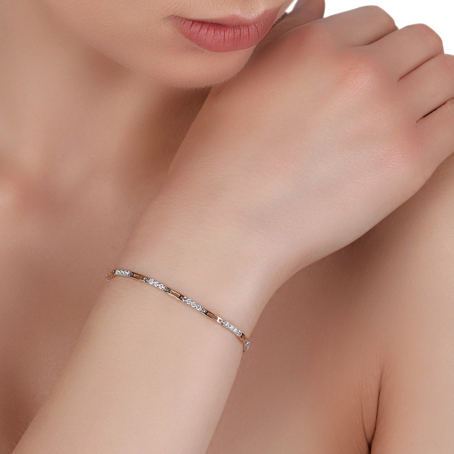 Gold Link & Diamond Tennis Bracelet | best jewelry stores in Kuwait